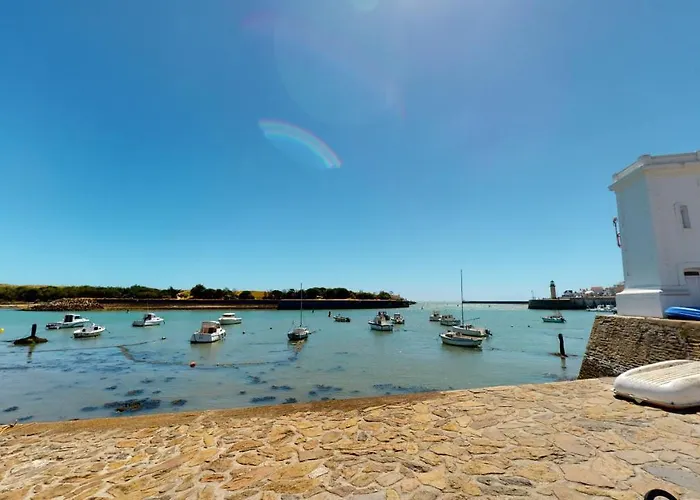 Face Au Port De Gilles Croix De Vie *