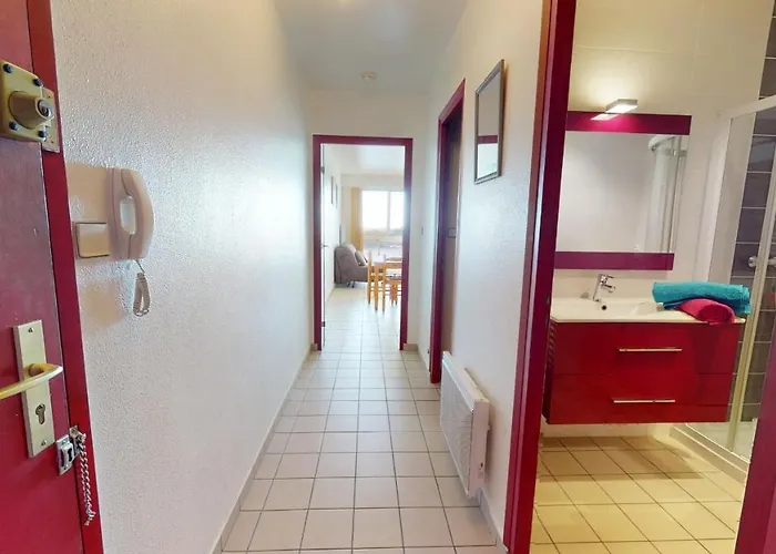 Face Au Port De Gilles Croix De Vie