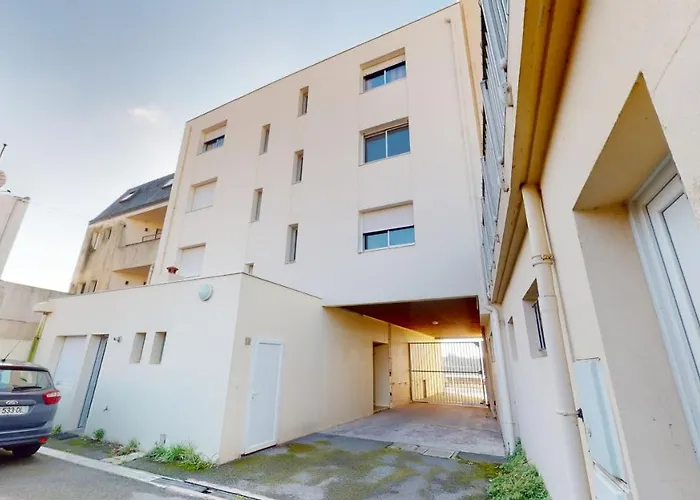 Face Au Port De Gilles Croix De Vie *