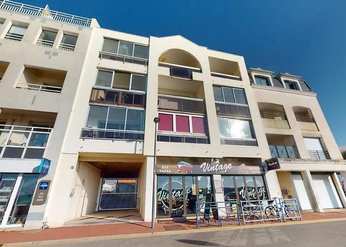 Face Au Port De Gilles Croix De Vie *